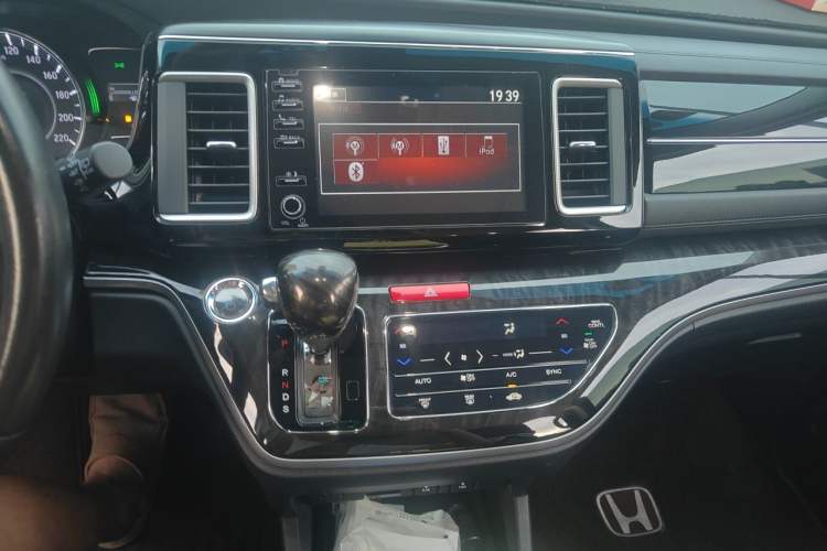 Used Honda Elysion 2019 2.0L Hybrid Luxury Edition Audio And AC Panel