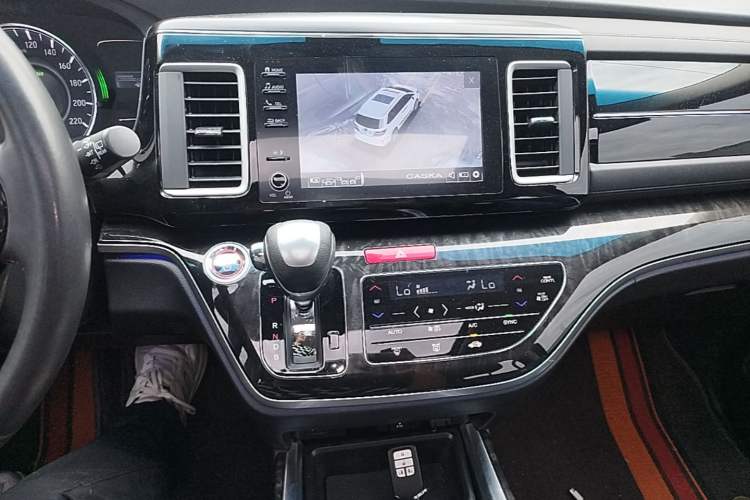 Used Honda Elysion 2019 2.0L Hybrid Luxury Edition Audio And AC Panel