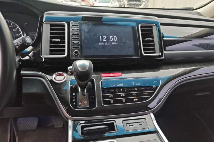Used Honda Elysion 2019 2.0L Hybrid Supreme Edition Audio And AC Panel