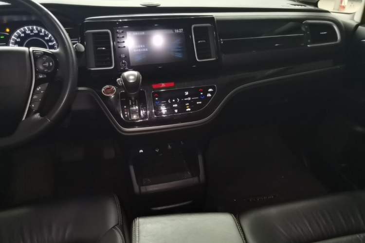 Used Honda Elysion 2019 2.0L Hybrid Luxury Edition Audio And AC Panel
