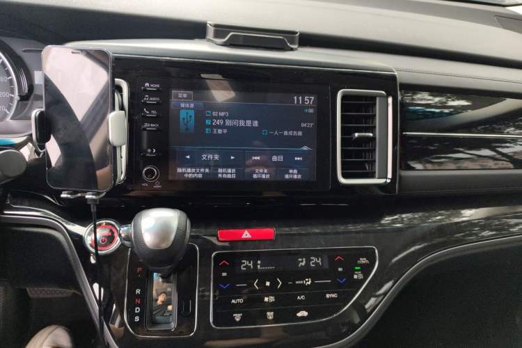 Used Honda Elysion 2019 2.0L Hybrid Luxury Edition Audio And AC Panel