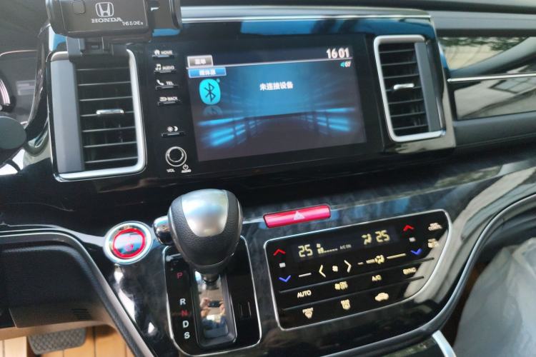 Used Honda Elysion 2019 2.0L Hybrid Luxury Edition Audio And AC Panel