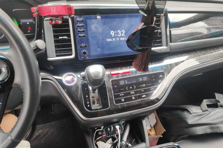 Used Honda Elysion 2019 2.0L Hybrid Luxury Edition Audio And AC Panel