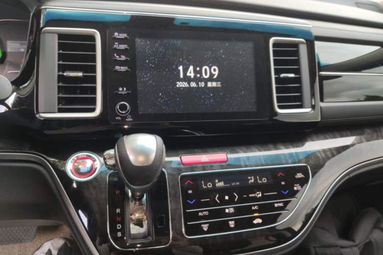 Used Honda Elysion 2019 2.0L Hybrid Luxury Edition Audio And AC Panel