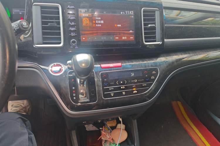 Used Honda Elysion 2019 2.0L Hybrid Supreme Edition Audio And AC Panel
