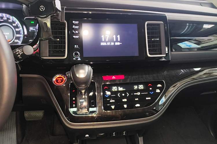 Used Honda Elysion 2019 2.0L Hybrid Luxury Edition Audio And AC Panel