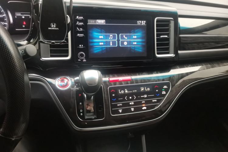 Used Honda Elysion 2019 2.0L Hybrid Luxury Edition Audio And AC Panel