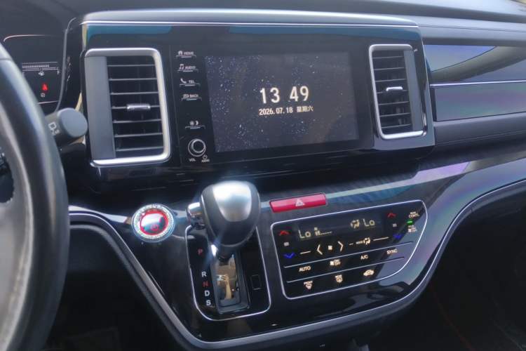 Used Honda Elysion 2019 2.0L Hybrid Luxury Edition Audio And AC Panel