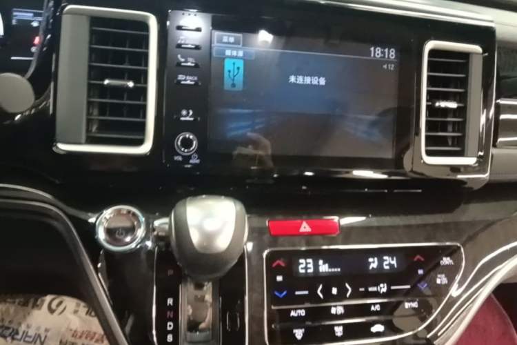 Used Honda Elysion 2019 2.0L Hybrid Luxury Edition Audio And AC Panel