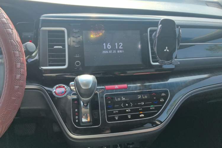 Used Honda Elysion 2019 2.0L Hybrid Comfort Edition Audio And AC Panel