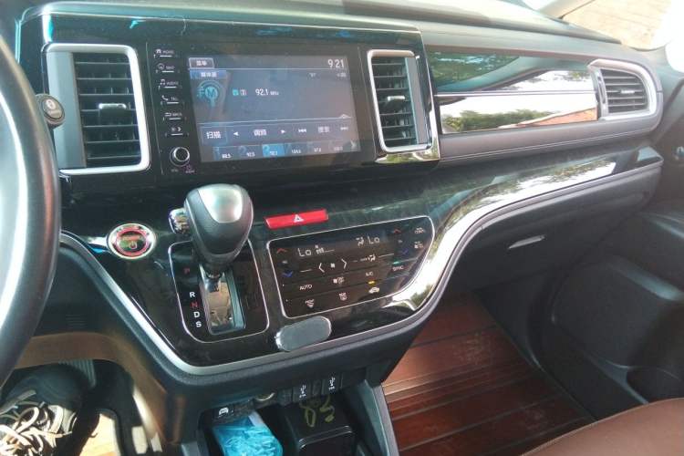 Used Honda Elysion 2019 2.0L Hybrid Supreme Edition Audio And AC Panel