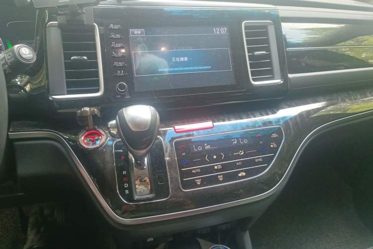 Used Honda Elysion 2019 2.0L Hybrid Supreme Edition Audio And AC Panel