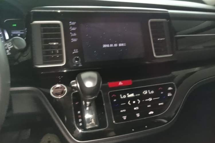 Used Honda Elysion 2019 2.0L Hybrid Luxury Edition Audio And AC Panel