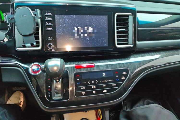 Used Honda Elysion 2019 2.0L Hybrid Luxury Edition Audio And AC Panel