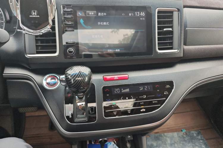 Used Honda Elysion 2019 2.0L Hybrid Luxury Edition Audio And AC Panel
