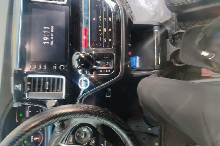 Used Honda Elysion 2019 2.0L Hybrid Luxury Edition Audio And AC Panel