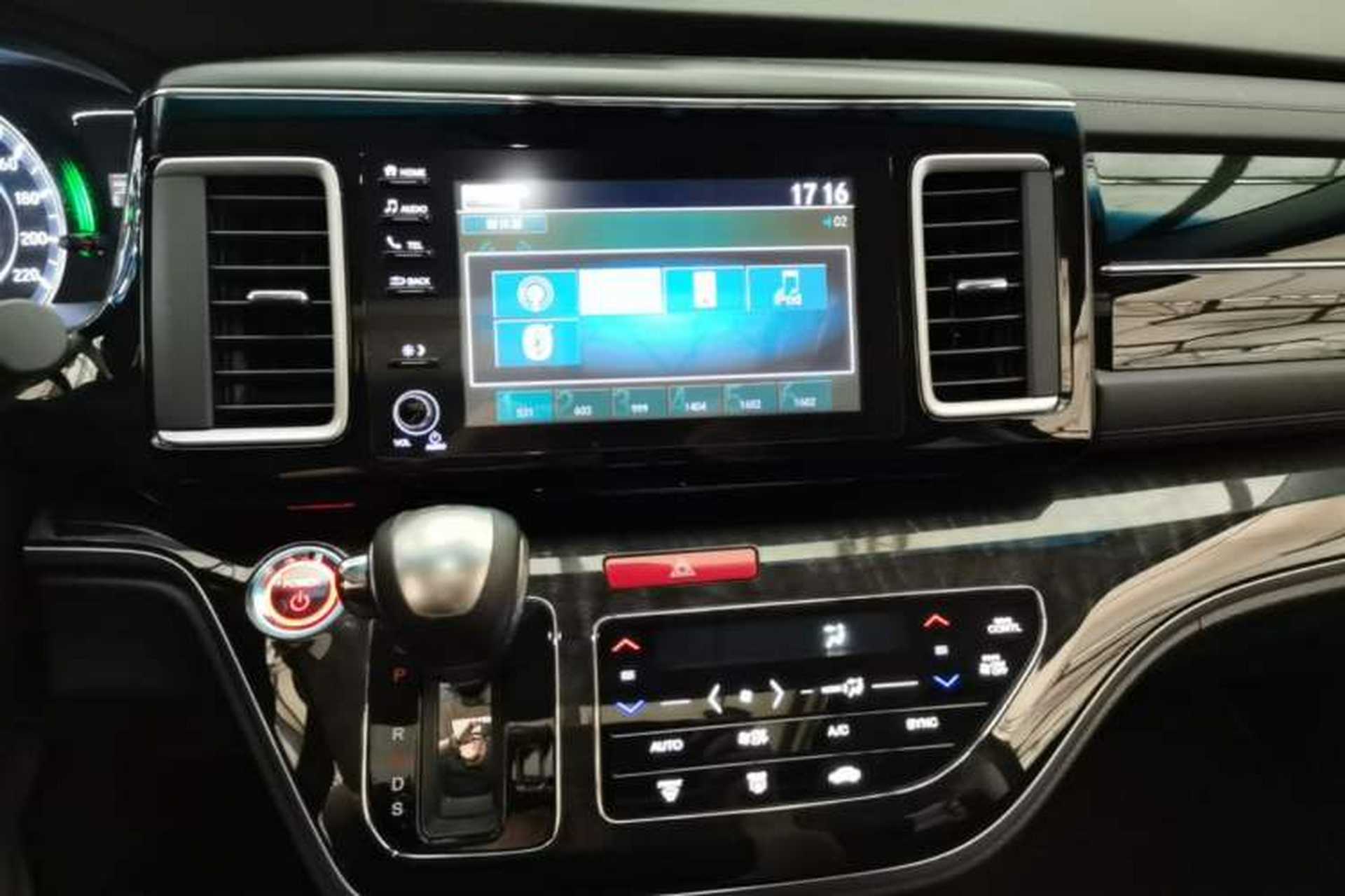 Used Honda Elysion 2019 2.0L Hybrid Luxury Edition Audio And AC Panel