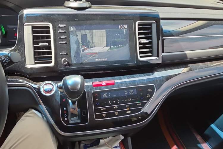 Used Honda Elysion 2019 2.0L Hybrid Luxury Edition Audio And AC Panel