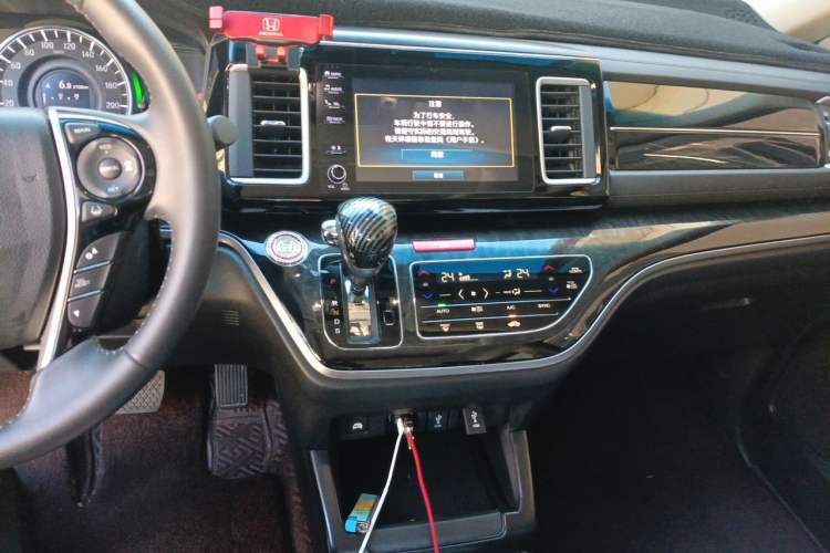 Used Honda Elysion 2019 2.0L Hybrid Luxury Edition Audio And AC Panel