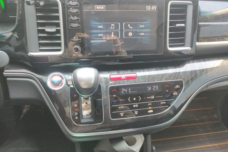Used Honda Elysion 2019 2.0L Hybrid Luxury Edition Audio And AC Panel