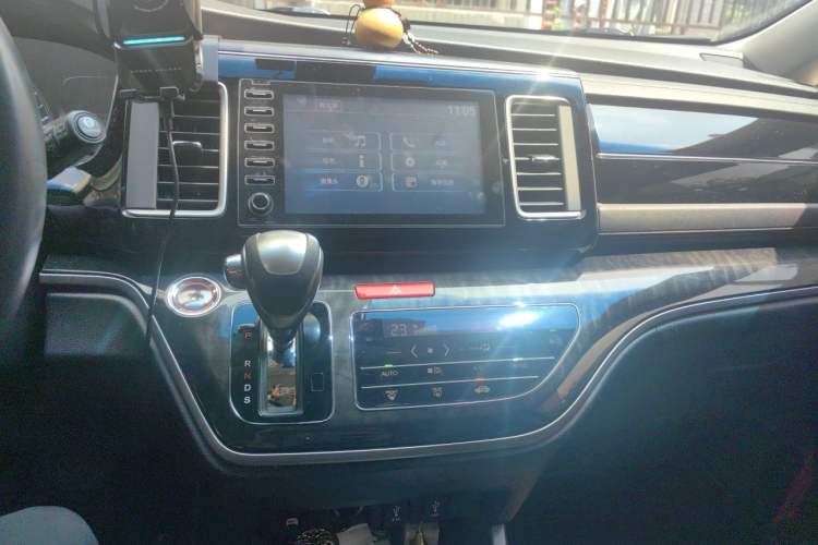Used Honda Elysion 2019 2.0L Hybrid Supreme Edition Audio And AC Panel