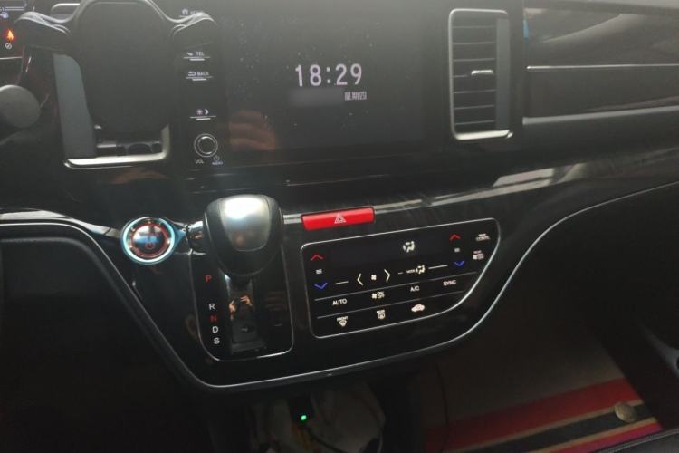 Used Honda Elysion 2019 2.0L Hybrid Luxury Edition Audio And AC Panel