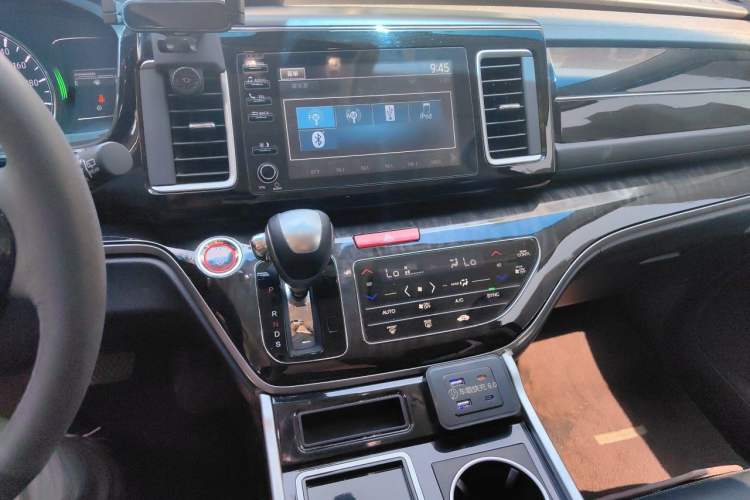 Used Honda Elysion 2019 2.0L Hybrid Luxury Edition Audio And AC Panel