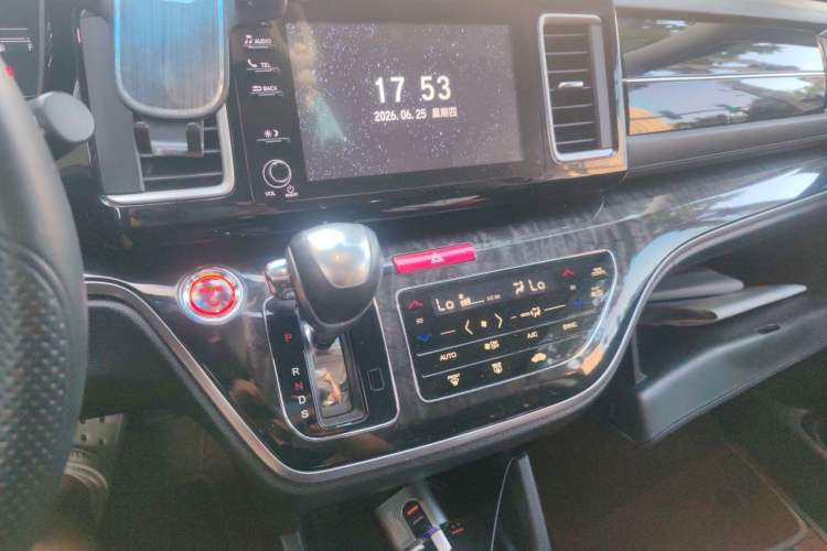 Used Honda Elysion 2019 2.0L Hybrid Luxury Edition Audio And AC Panel