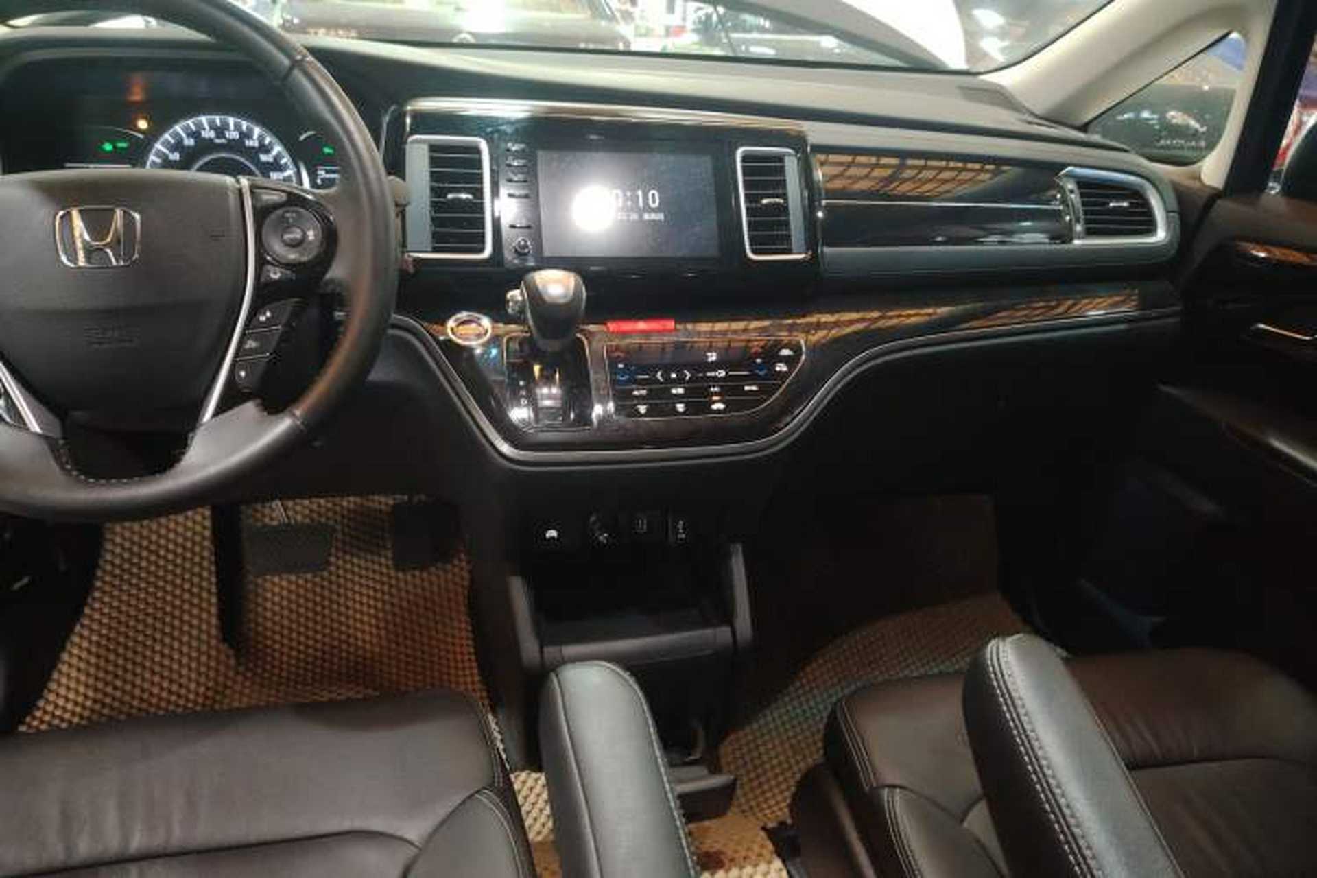 Used Honda Elysion 2019 2.0L Hybrid Luxury Edition Audio And AC Panel