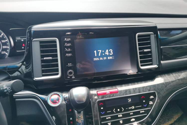 Used Honda Elysion 2019 2.0L Hybrid Luxury Edition Audio And AC Panel