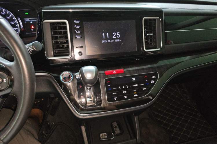 Used Honda Elysion 2019 2.0L Hybrid Luxury Edition Audio And AC Panel