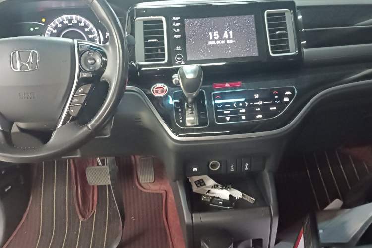 Used Honda Elysion 2019 2.0L Hybrid Luxury Edition Audio And AC Panel
