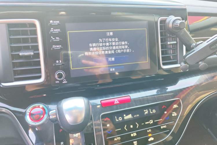 Used Honda Elysion 2019 2.0L Hybrid Luxury Edition Audio And AC Panel