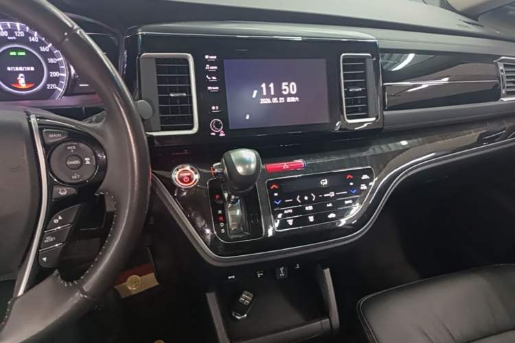 Used Honda Elysion 2019 2.0L Hybrid Luxury Edition Audio And AC Panel