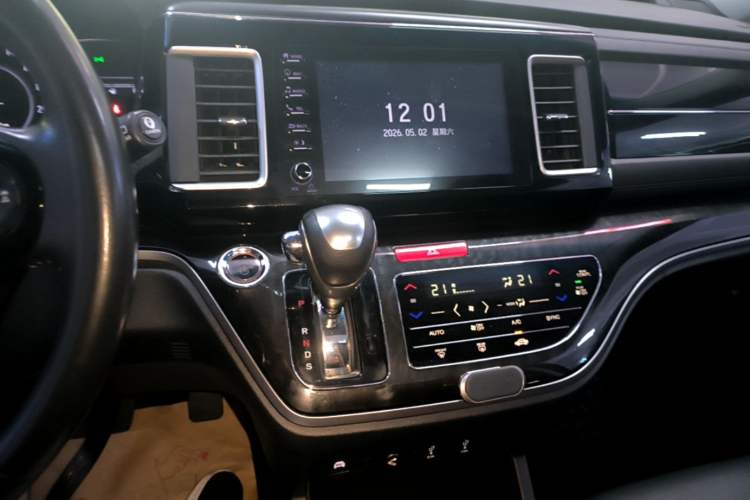 Used Honda Elysion 2019 2.0L Hybrid Supreme Edition Audio And AC Panel