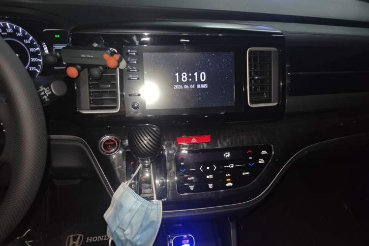 Used Honda Elysion 2019 2.0L Hybrid Luxury Edition Audio And AC Panel