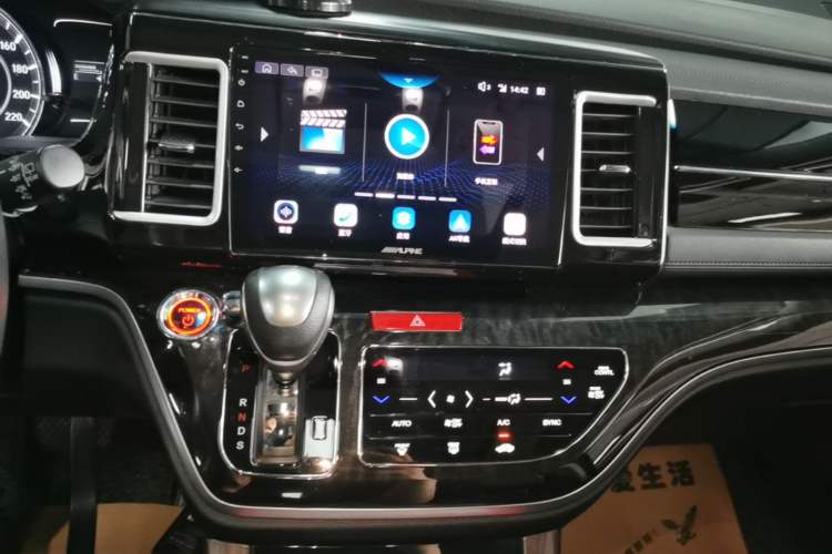 Used Honda Elysion 2019 2.0L Hybrid Luxury Edition Audio And AC Panel
