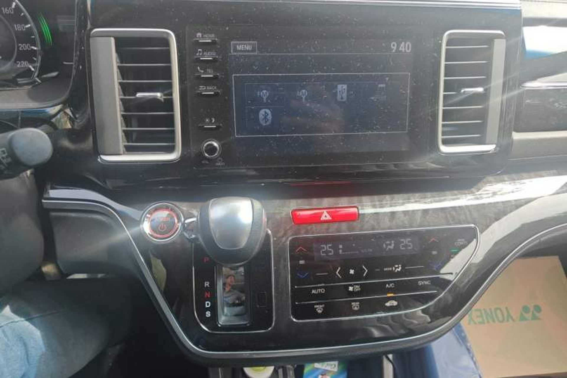 Used Honda Elysion 2019 2.0L Hybrid Luxury Edition Audio And AC Panel