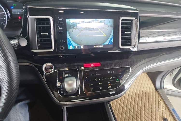 Used Honda Elysion 2019 2.0L Hybrid Luxury Edition Audio And AC Panel