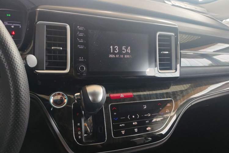 Used Honda Elysion 2019 2.0L Hybrid Luxury Edition Audio And AC Panel