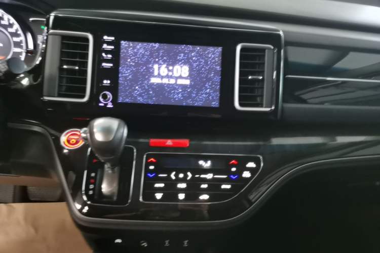 Used Honda Elysion 2019 2.0L Hybrid Luxury Edition Audio And AC Panel