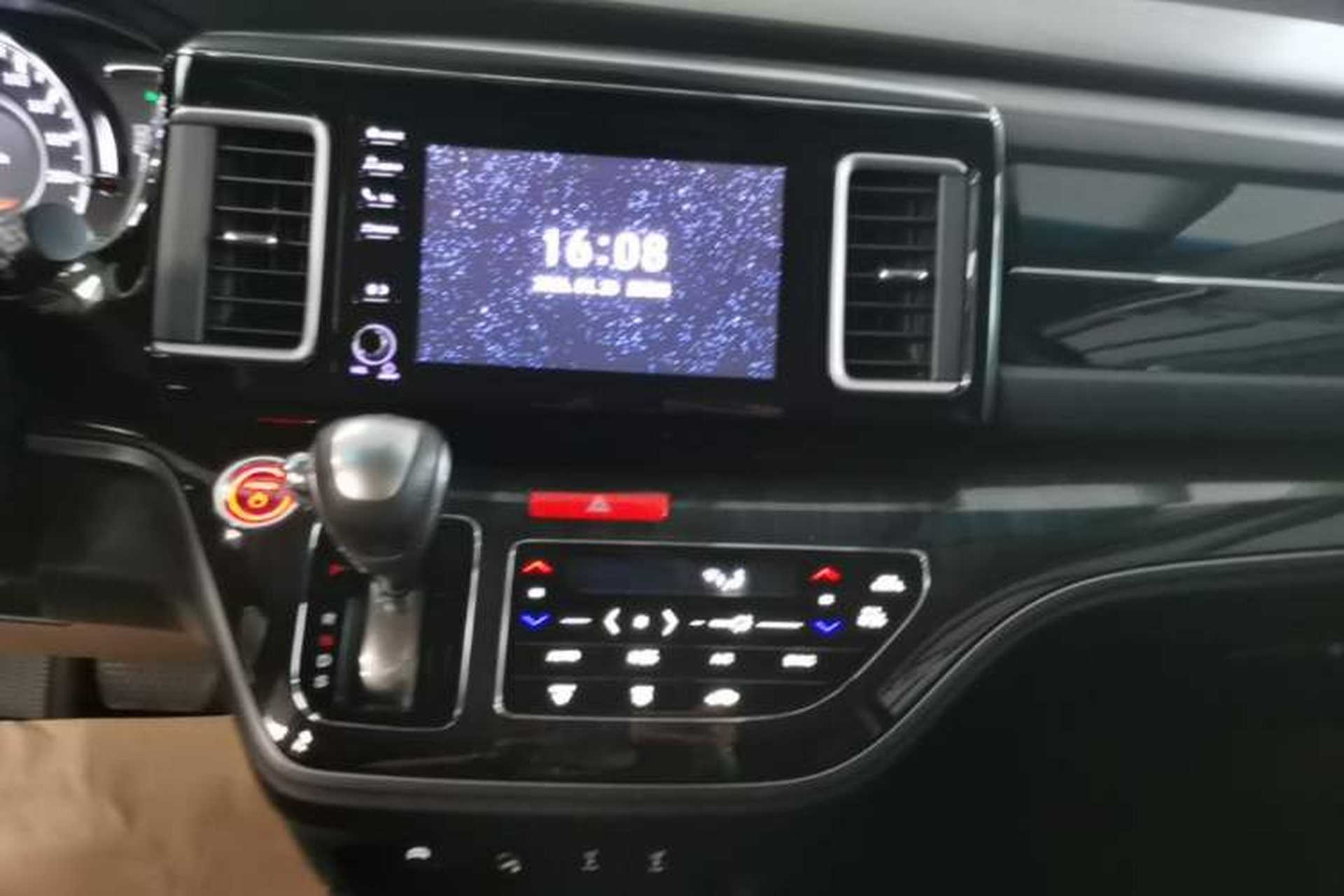 Used Honda Elysion 2019 2.0L Hybrid Luxury Edition Audio And AC Panel
