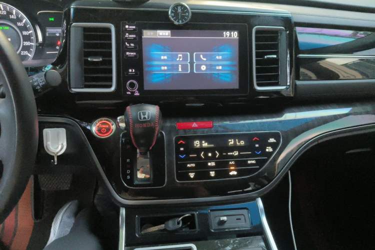 Used Honda Elysion 2019 2.0L Hybrid Luxury Edition Audio And AC Panel