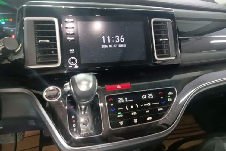 Used Honda Elysion 2019 2.0L Hybrid Luxury Edition Audio And AC Panel