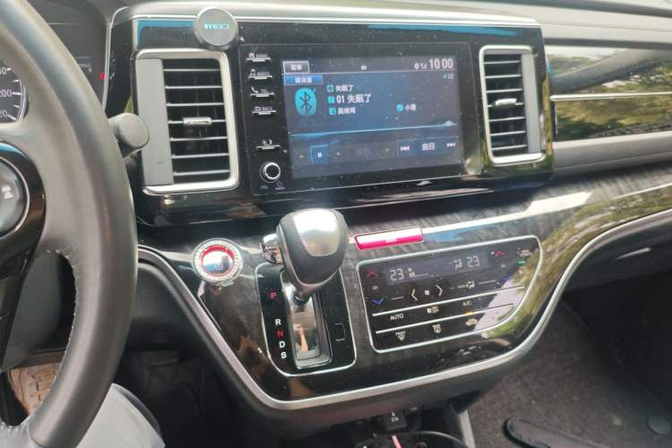 Used Honda Elysion 2019 2.0L Hybrid Luxury Edition Audio And AC Panel