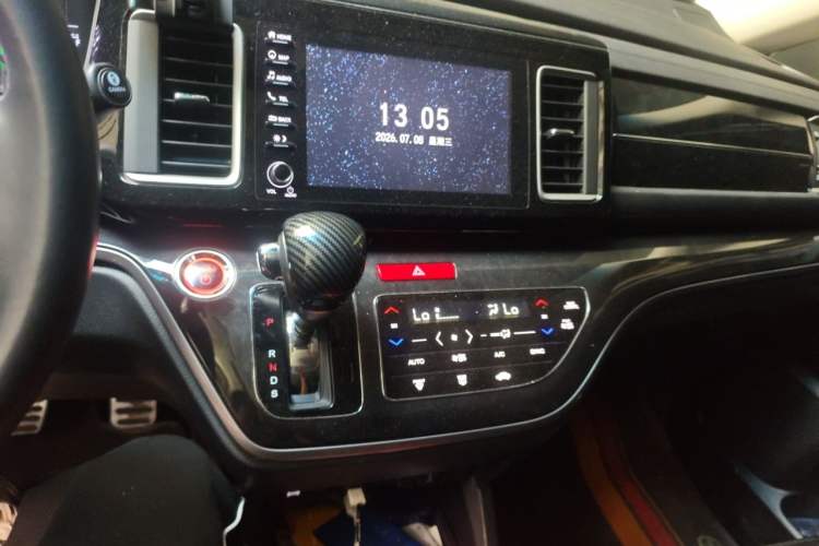 Used Honda Elysion 2019 2.0L Hybrid Supreme Edition Audio And AC Panel