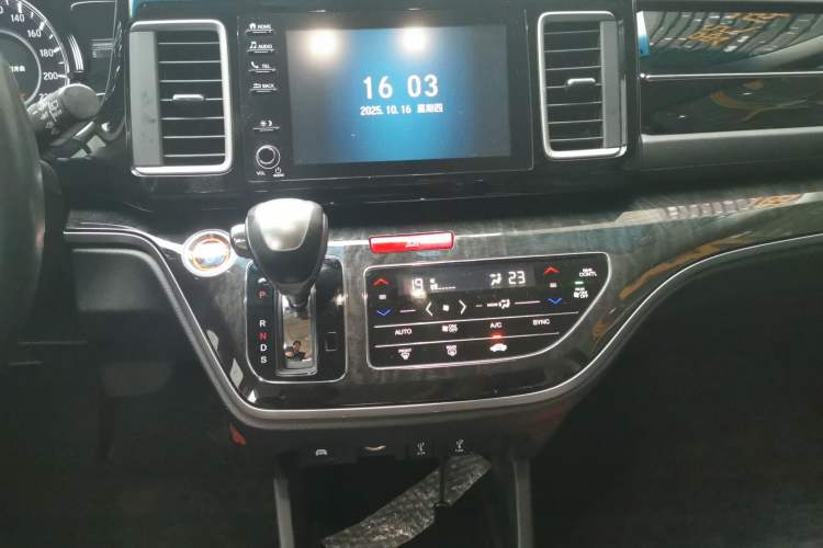 Used Honda Elysion 2019 2.0L Hybrid Luxury Edition Audio And AC Panel
