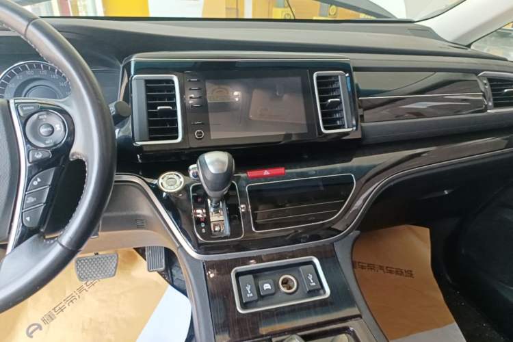 Used Honda Elysion 2019 2.0L Hybrid Luxury Edition Audio And AC Panel