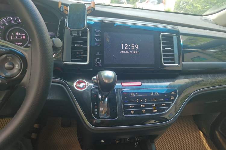 Used Honda Elysion 2019 2.0L Hybrid Luxury Edition Audio And AC Panel