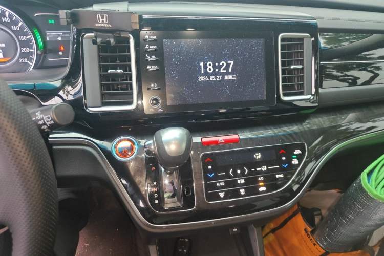 Used Honda Elysion 2019 2.0L Hybrid Luxury Edition Audio And AC Panel